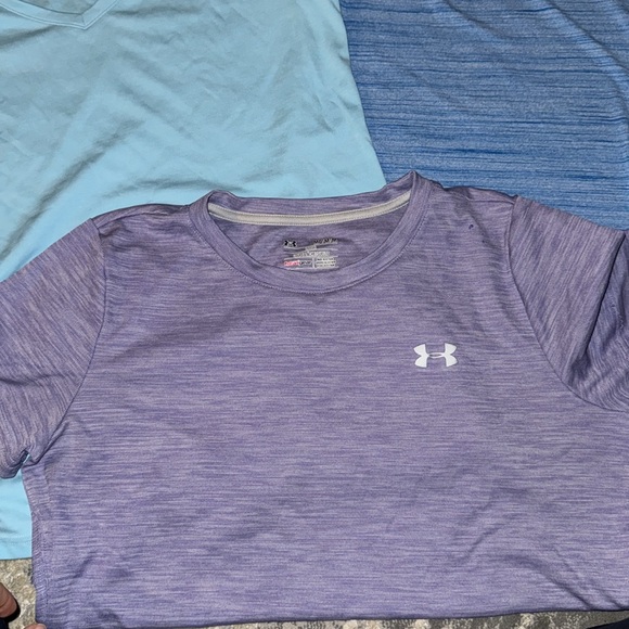 Under Armour Short sleeve workout tops medium & large - Picture 4 of 4